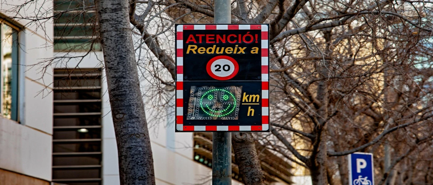 Los radares en Barcelona limitarán su horario de multas